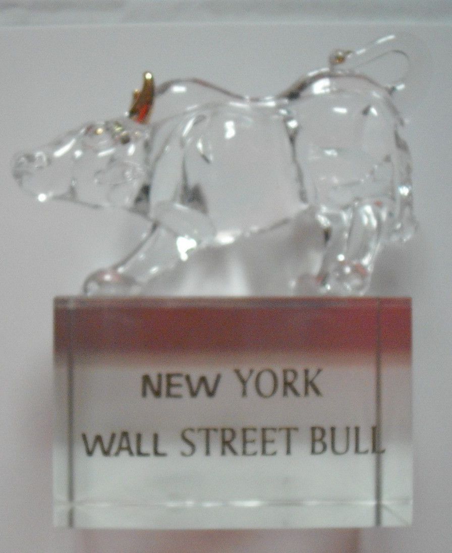 Vintage New York Wall Street Bull heavy miniature Crystal Glass Paperweight