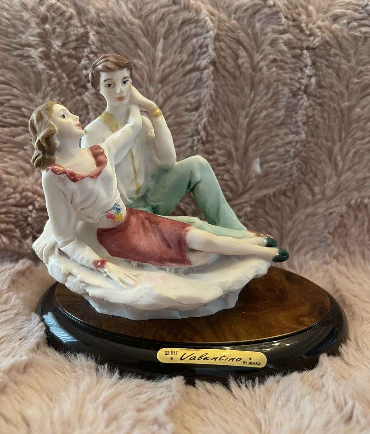 Serie VALENTINO by Miriam Vintage Figurine Young Lovers On Rock EUC!