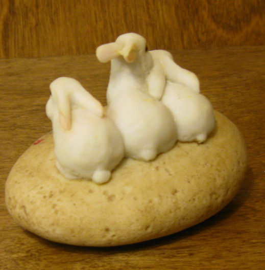 Top Collection Enchanted Story Fairy Garden #4032 RABBIT “FAMILY” ON STONE, NIB