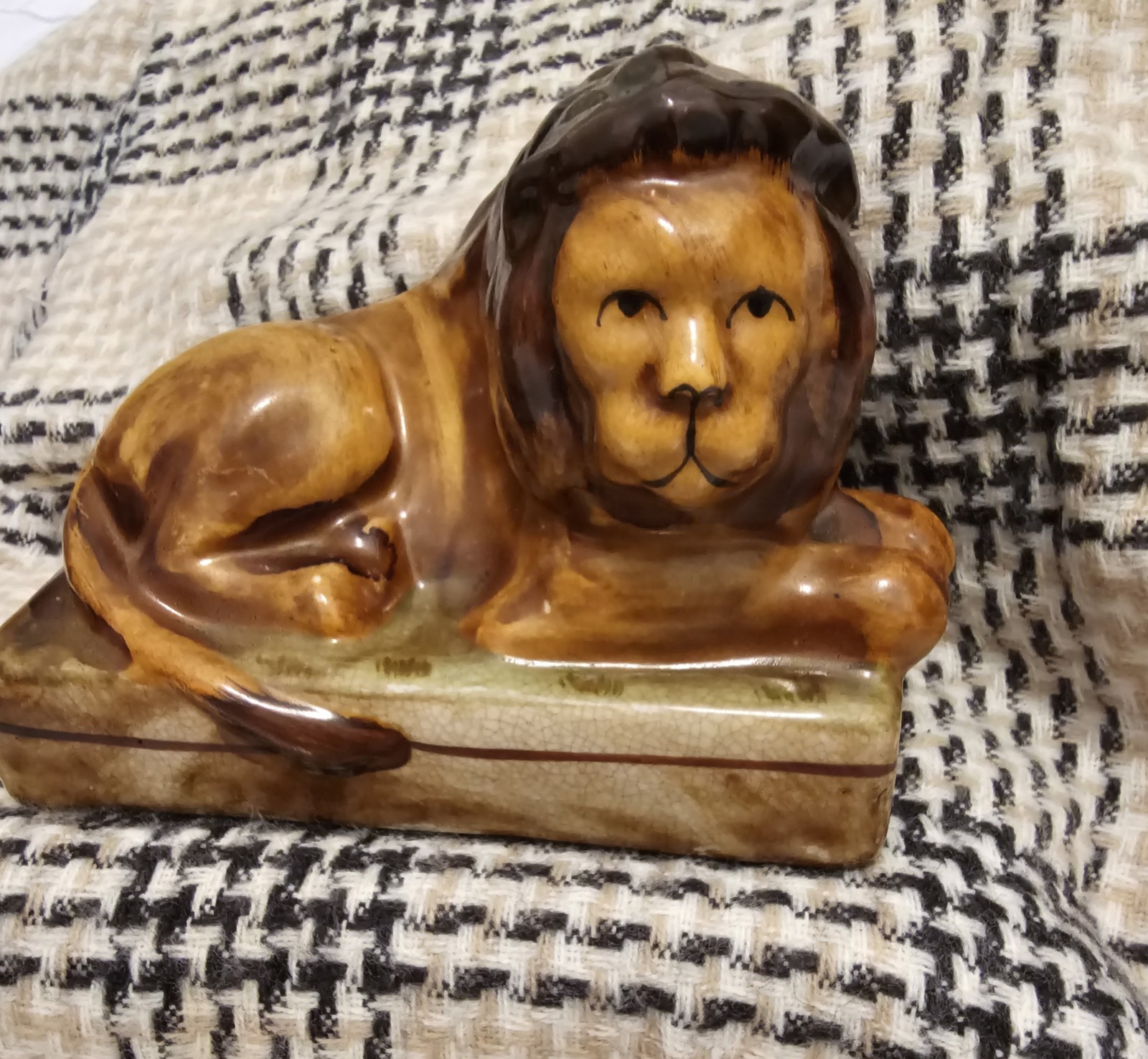 Beautiful Vintage* 5.5 ” English Staffordshire Lion* Glossy*EXCELLENT COND