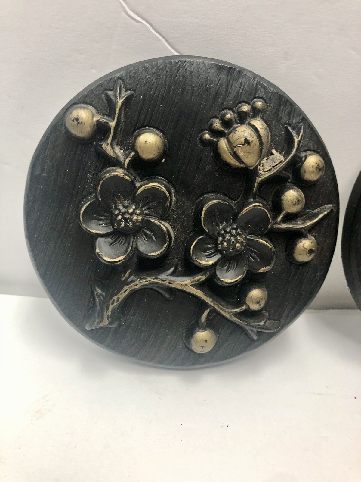 Black Gold Chalk Ware Round Wall Plaques Set Of 2 Flowers Berries Leaf Retro MCM