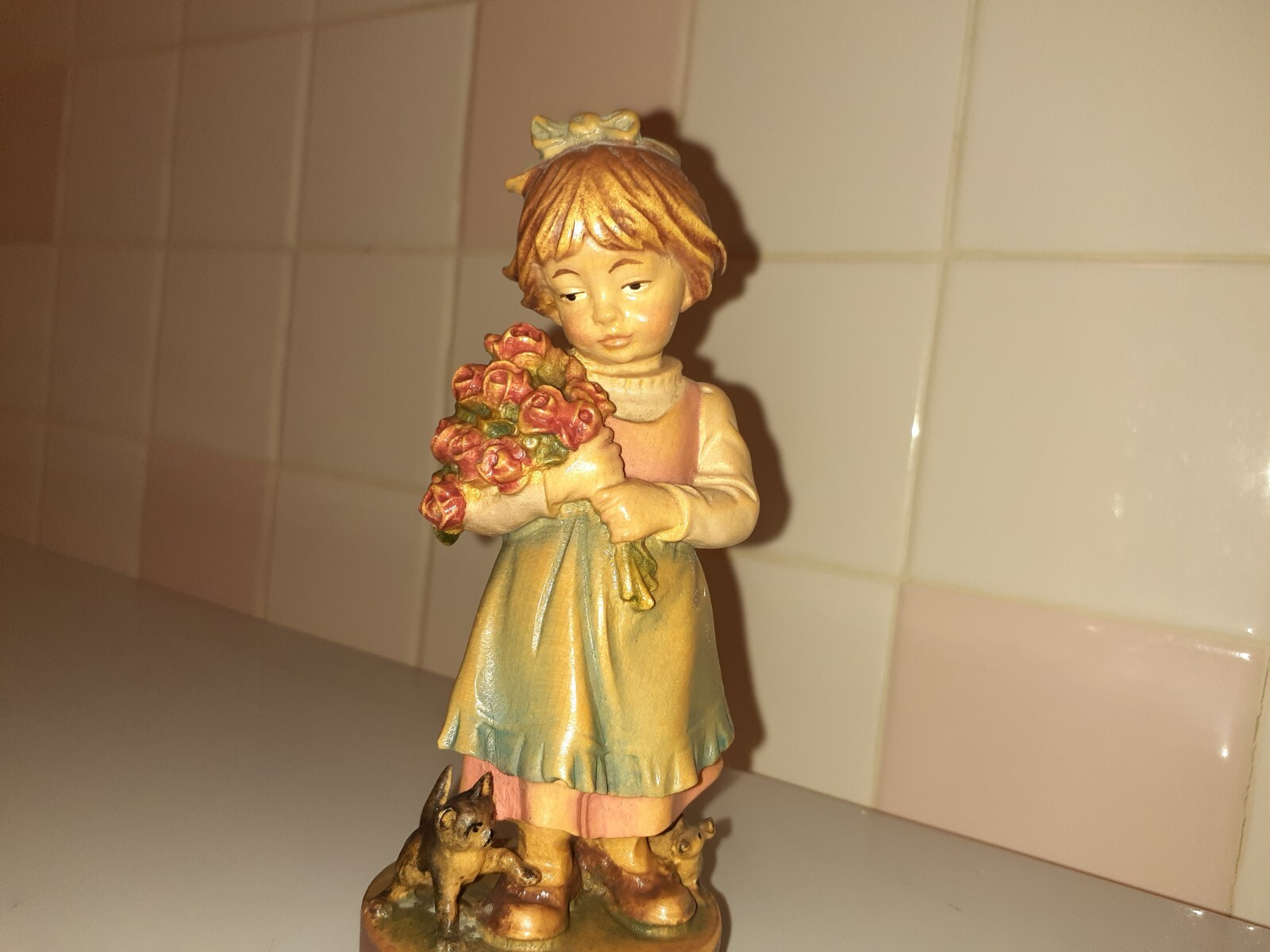RARE Anri Vintage Light Wood Girl Holding Flowers with Cat & Mouse 5.7″ tall