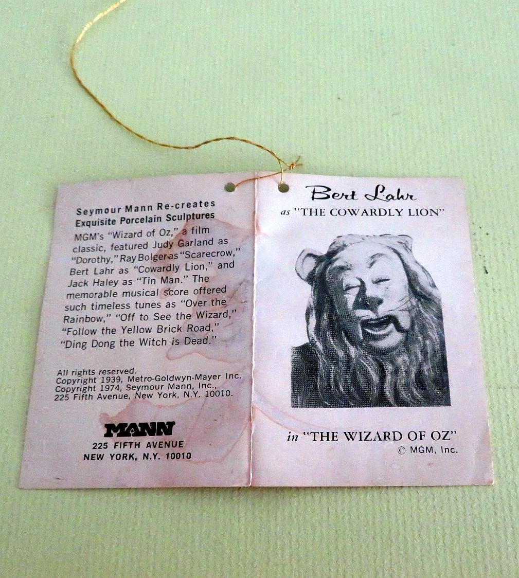 1974 MGM Seymour Mann Wizard of Oz Cowardly Lion 6″ Figurine Porcelain &Hang Tag