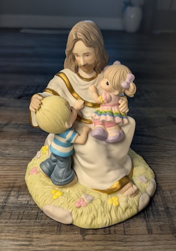 Precious Moments Figurine 179026 – Be Ye As Little Children Jesus