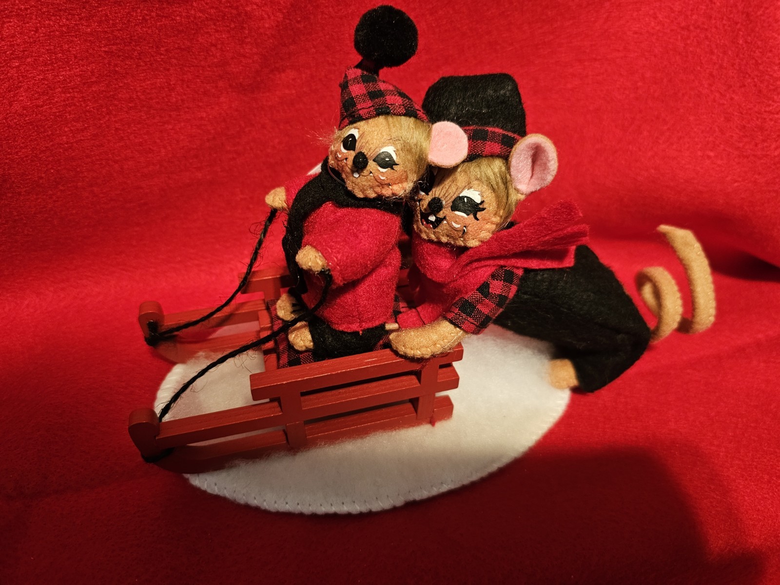 Anna Lee 5in Winter Woods Sledding Mice, 2021, 610021, Plaid girl and boy outfit