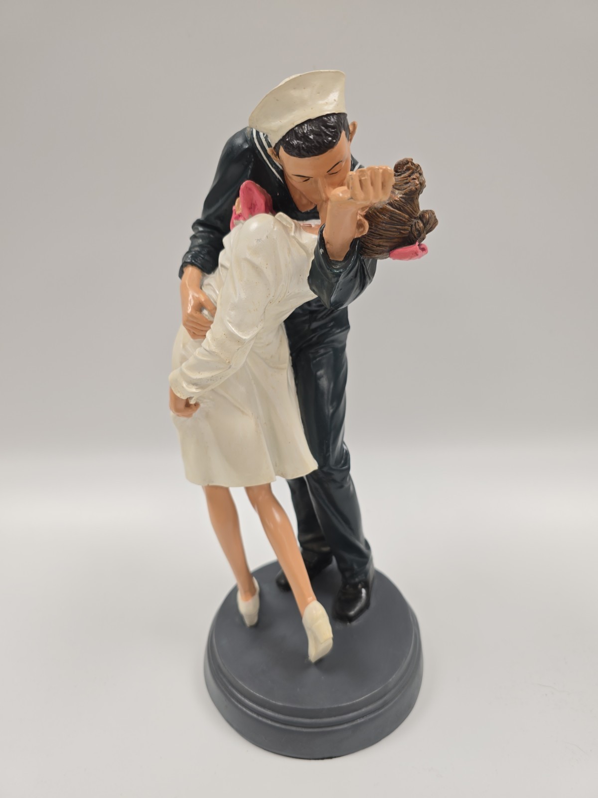 World War 2 Victory At Times Square The Kiss Navy Sailor With Nurse Statue 12″