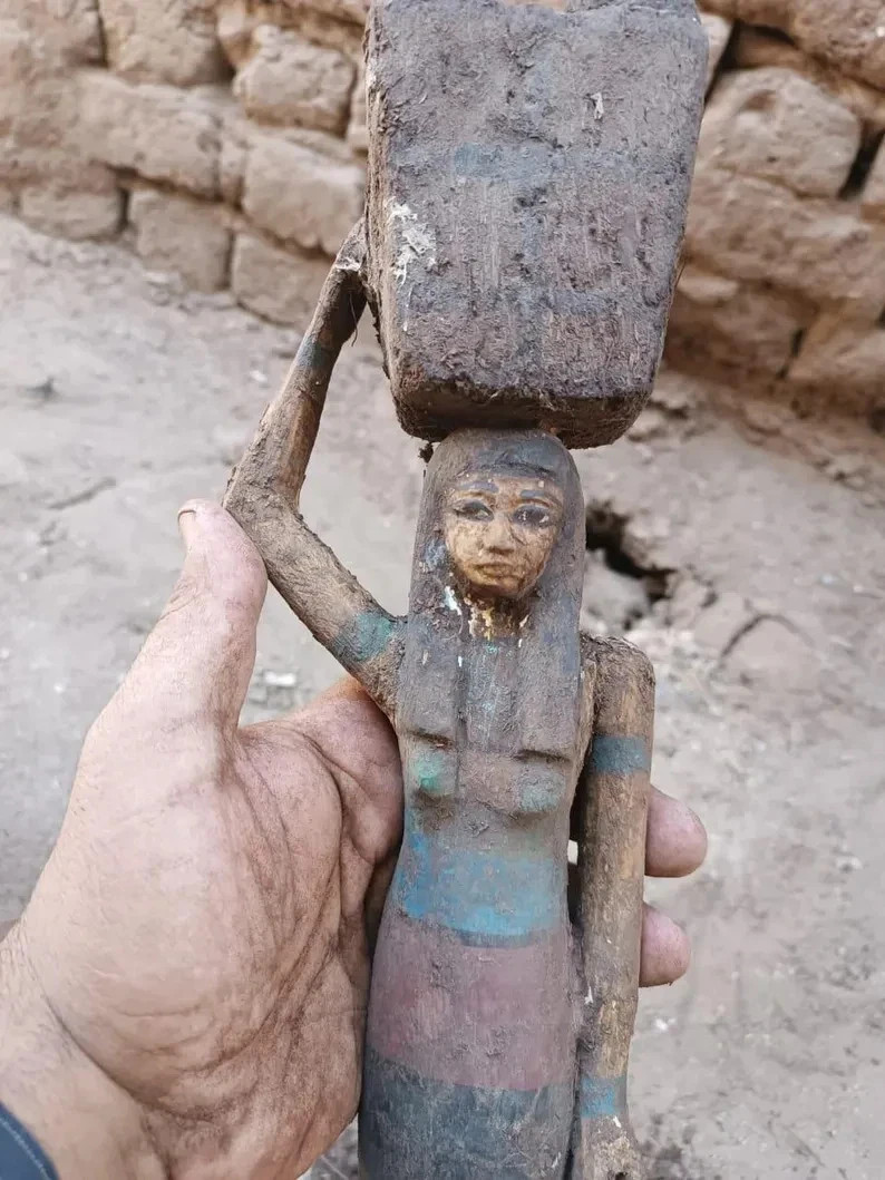Rare Statue of Offering bearer : Authentic Ancient Egyptian Artifact 2500 BC