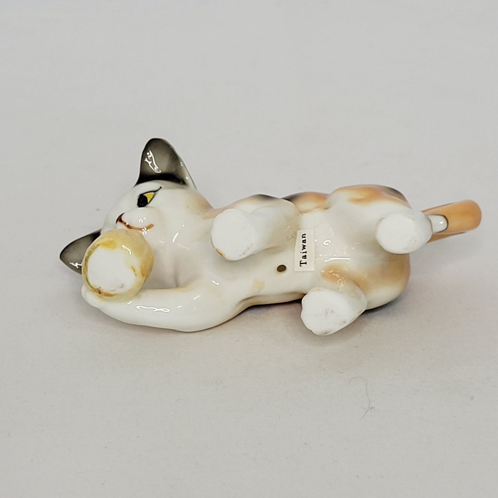Danbury Mint Porcelain Cats of Character Nuts in May Figurine 3″ x 2″