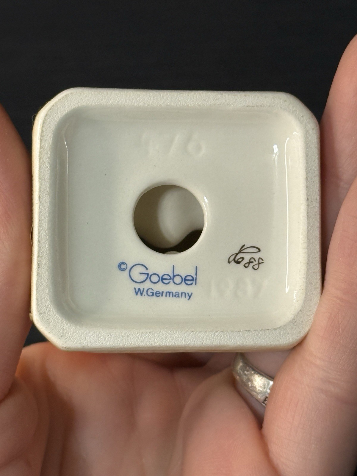 Goebel Hummel Winter Song 476 No Crazing! Mint Free Shipping