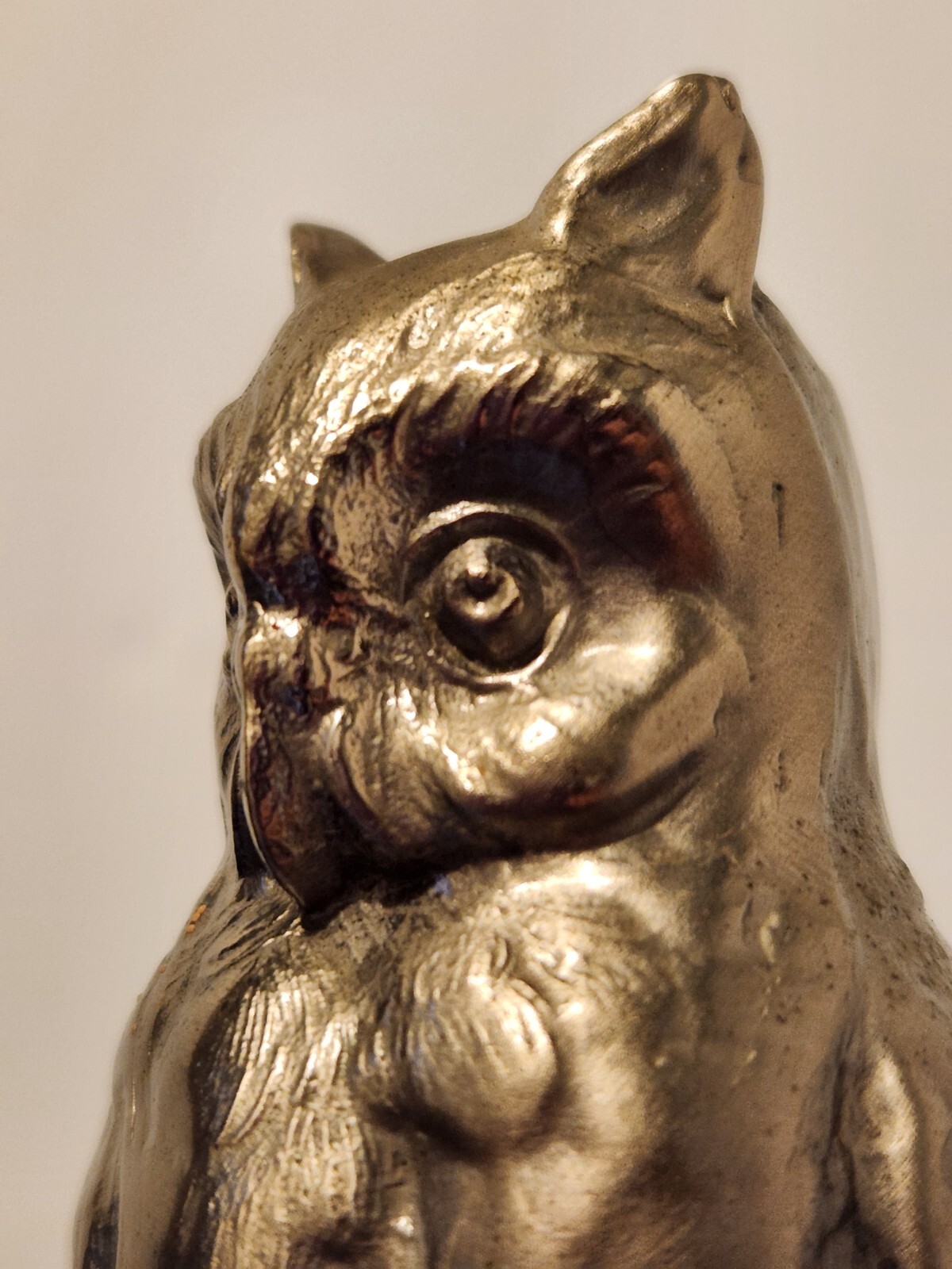 BEAUTIFUL VINTAGE 4.75″ PEWTER OWL FIGURINE OWL SITTING ON SACK OF BOOKS HEAVY