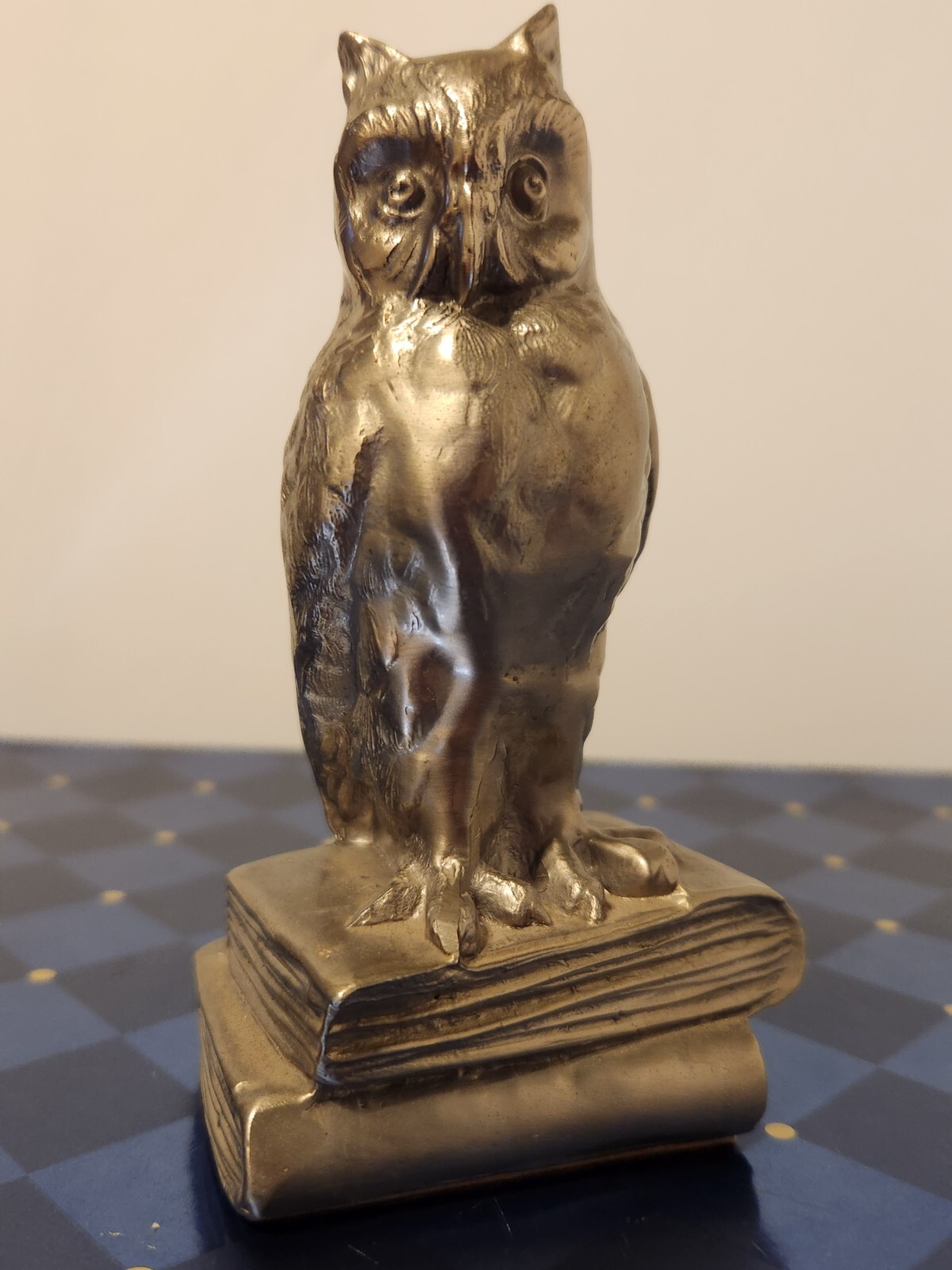 BEAUTIFUL VINTAGE 4.75″ PEWTER OWL FIGURINE OWL SITTING ON SACK OF BOOKS HEAVY