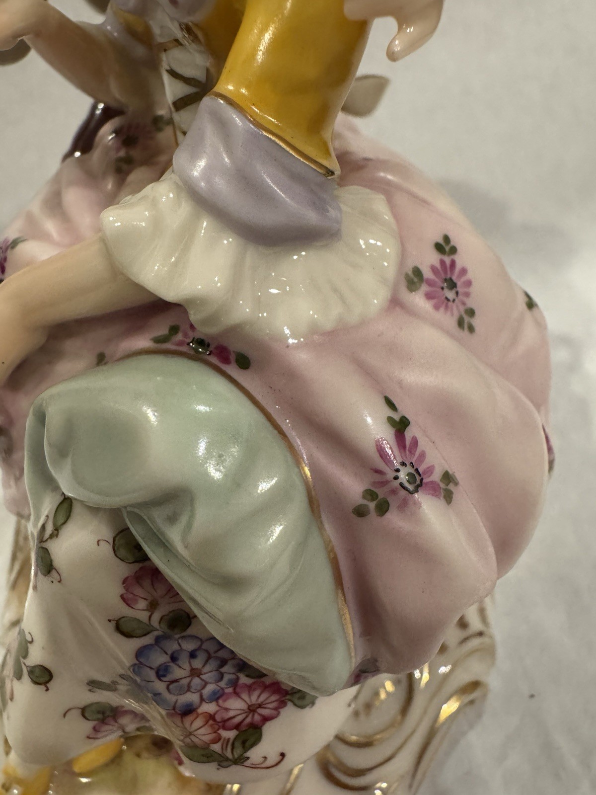 FINE GERMAN SITZENDORF PORCELAIN FIGURINE PASTORAL ROCOCO COURTING COUPLE & DOG