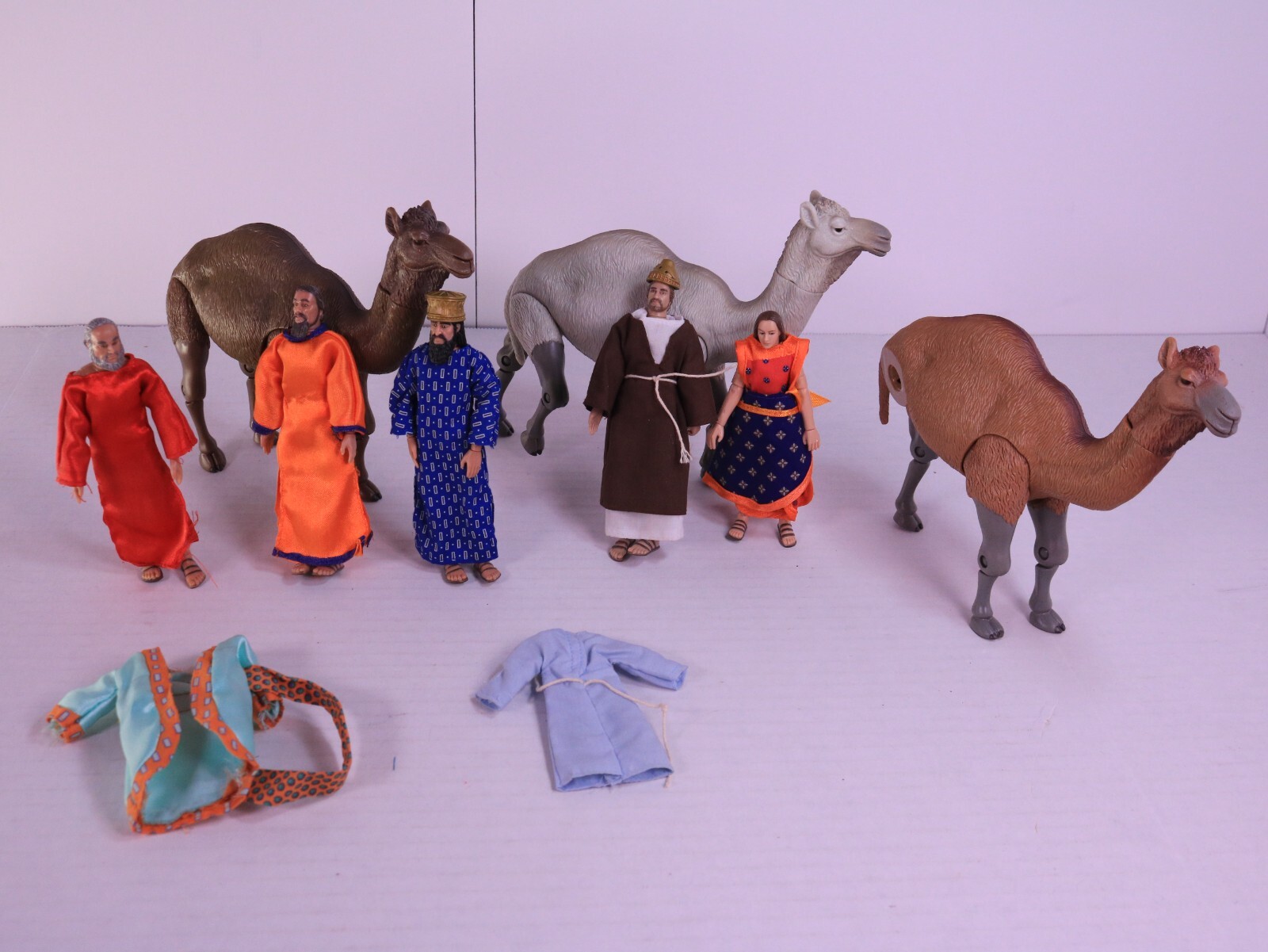 Articulated Middle Eastern Figurine and Camel Collection – Great Condition Cloth
