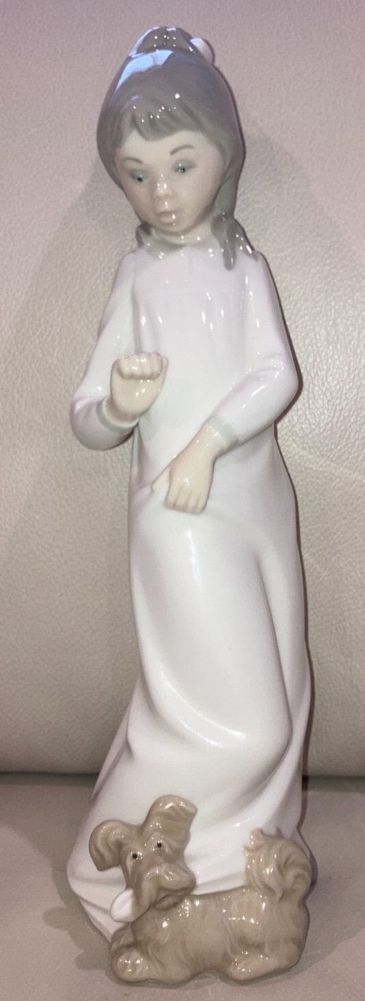 Zaphir Lladro Figurine Mi Perrito Girl with little dogs 10.5 in tall #595 Spain