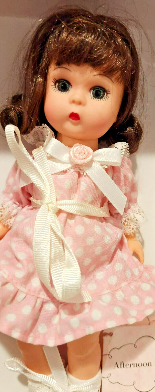 Madame Alexander Sun Bonnet Doll in box w accessories style 35365