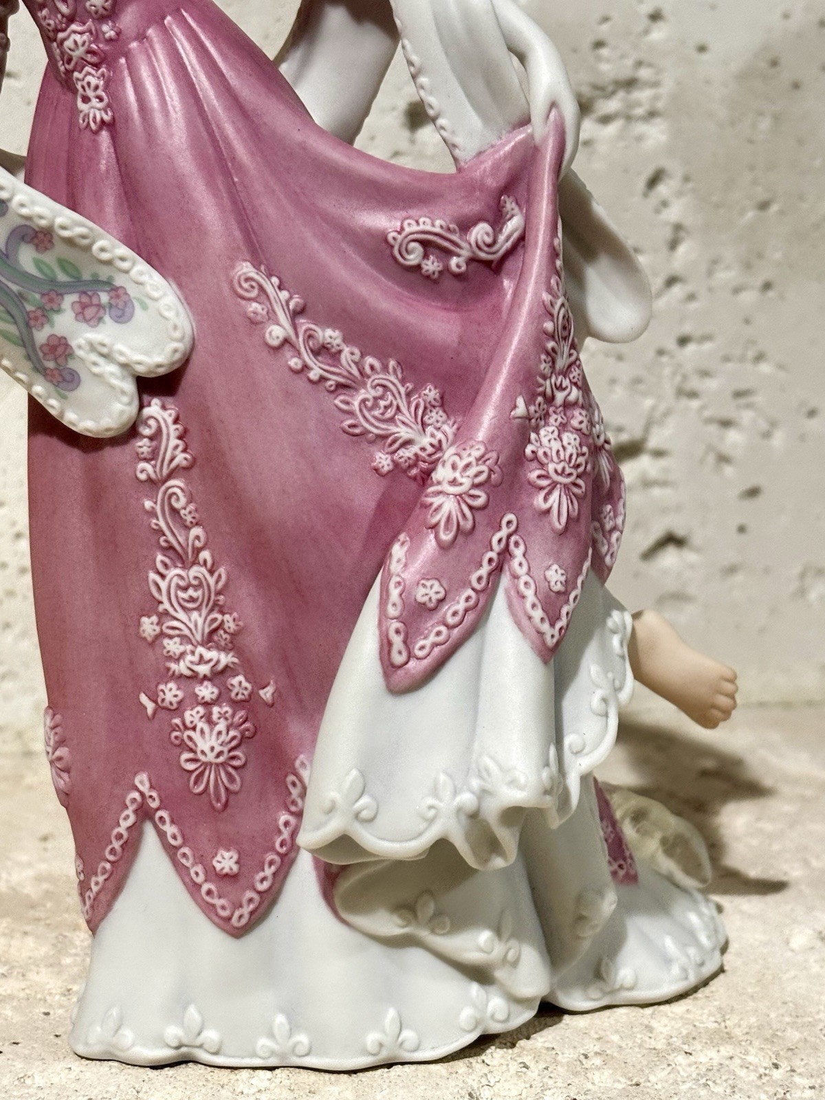 LENOX “Cinderella” fine porcelain figurine The Legendary Princesses Coll 9”tall