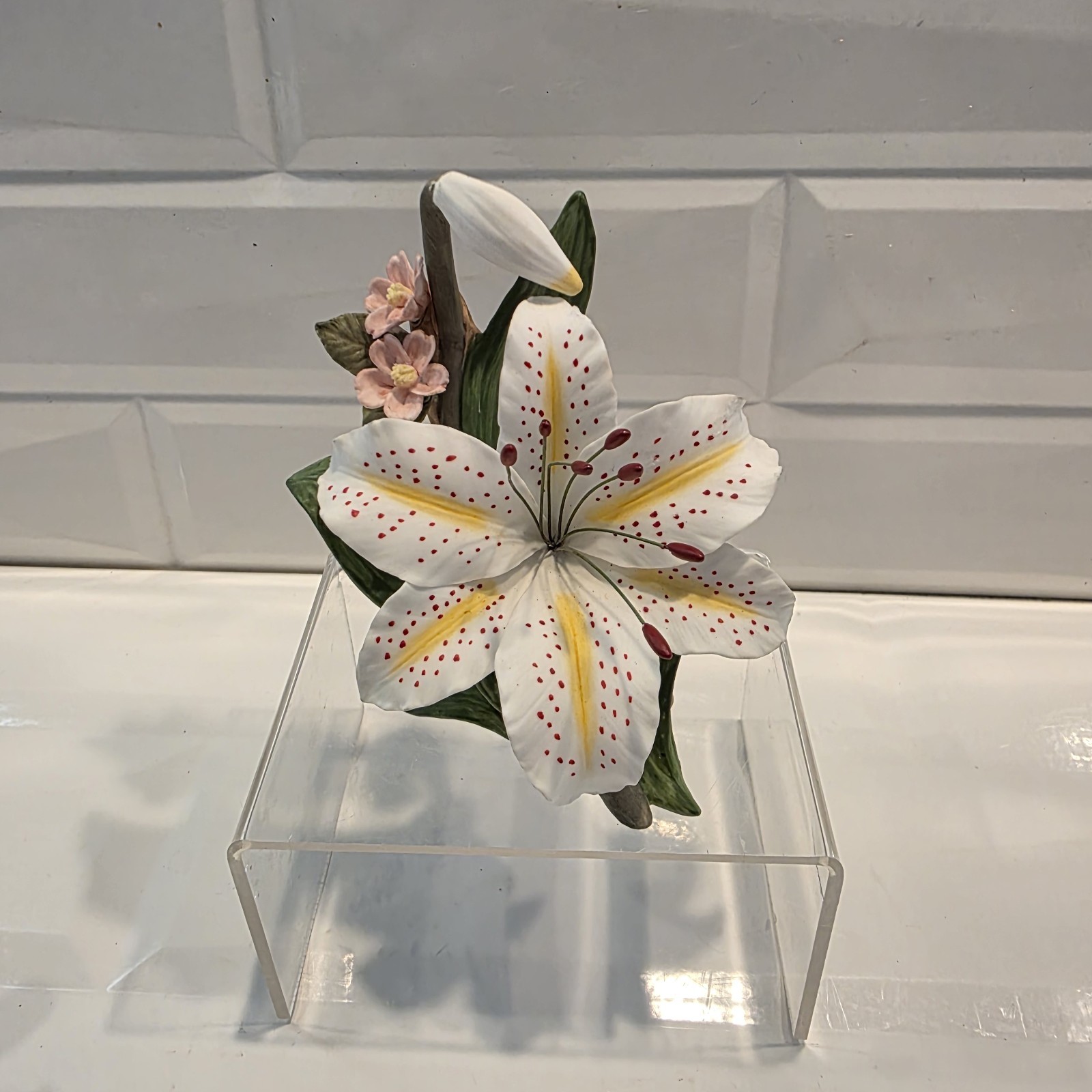 Gold Band Lilly Fine Porcelain Flower Figurine HC Hamilton Collection 1986