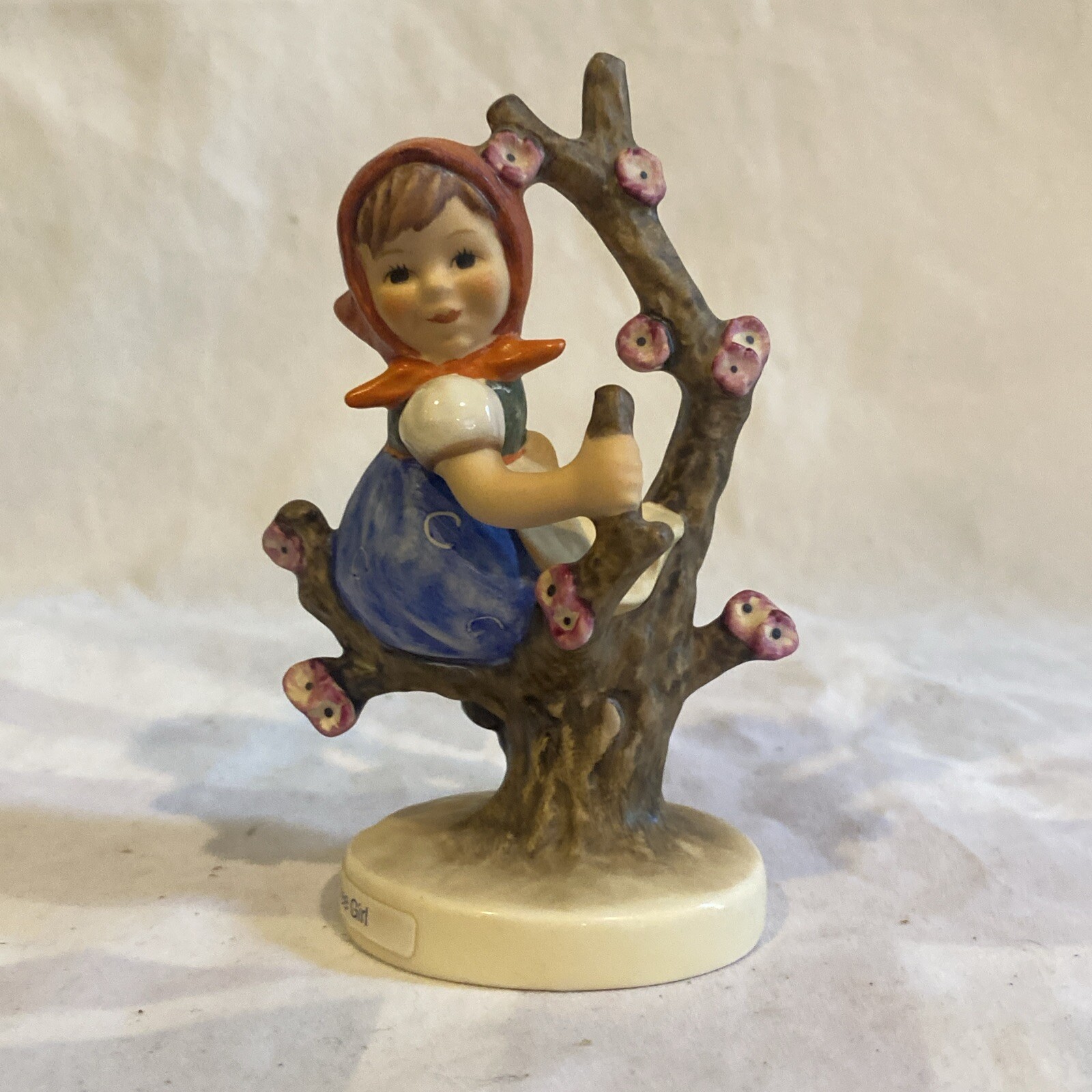 “Apple Tree Girl” Goebel Hummel Figurine TMK5 #141 3/0 4 1/8” Tall