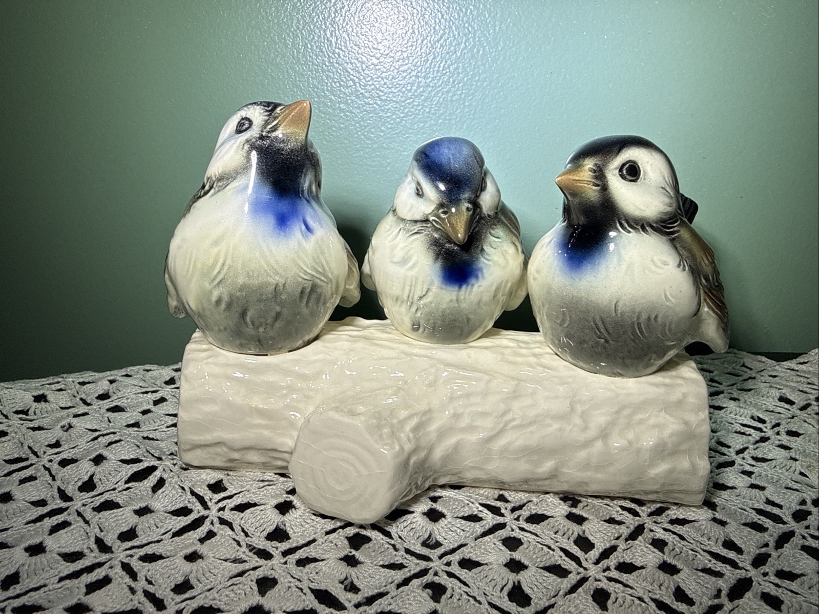 Goebel 1970 Three Sparrows On White Log Porcelain CV 121 West Germany Stamped