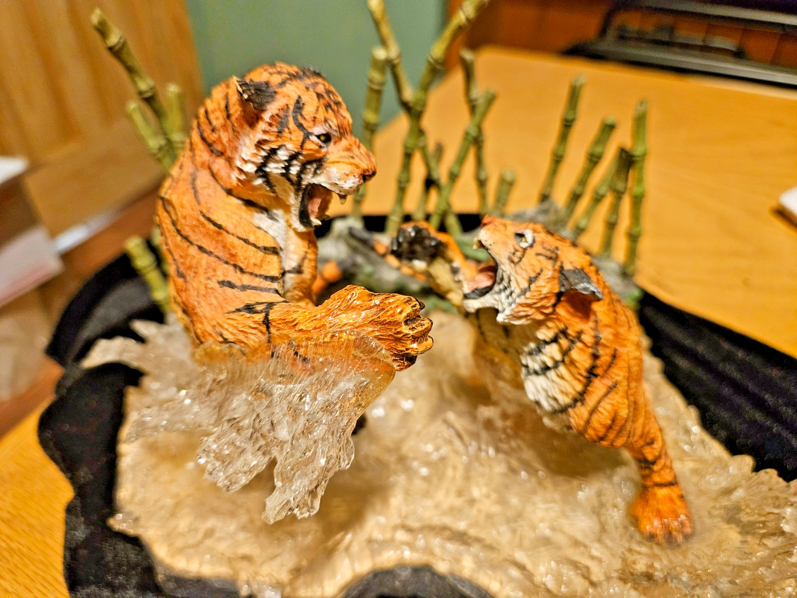 2002 Bradford Exchange Ltd Ed Bill Wieger THE CHALLENGE Portraits Power Tigers