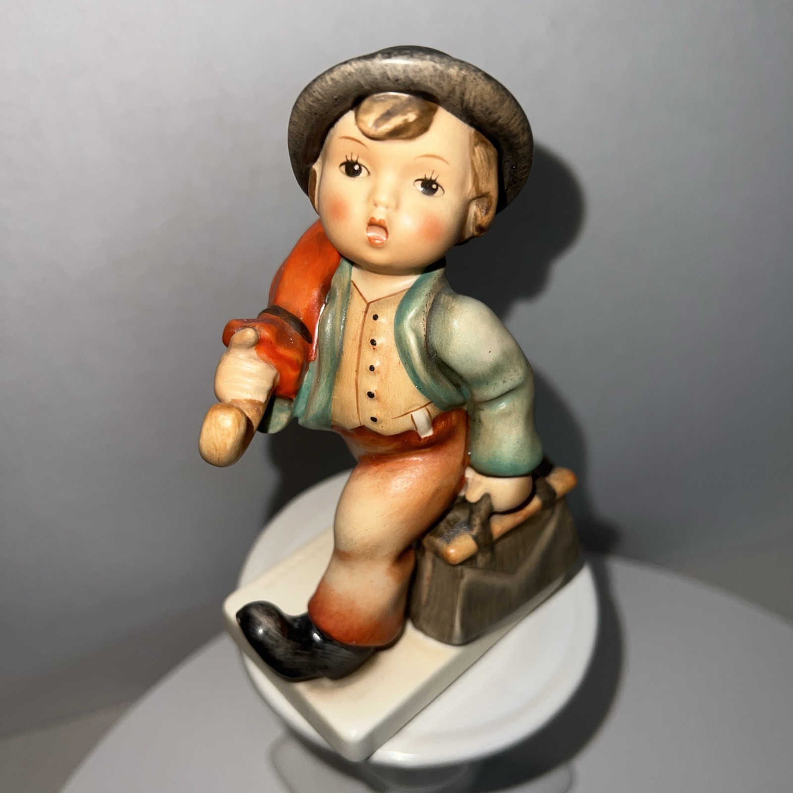 Vintage- Hummel 5″ Merry Wanderer w/Orange Umbrella 11/0 Bee Early Piece