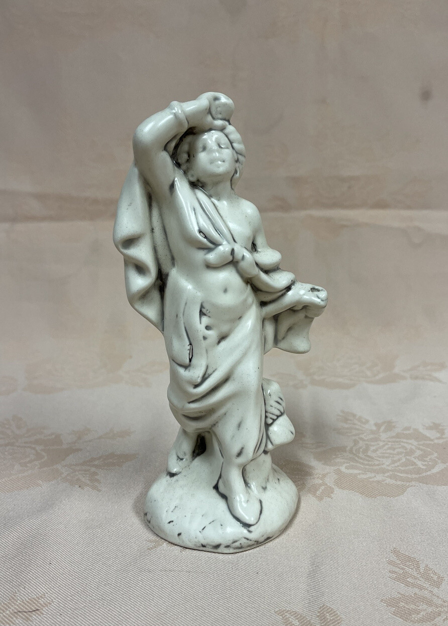 Atlantic mold Nativity 7 inch Villager in distress Ivory pearl glaze 1970’s PT19