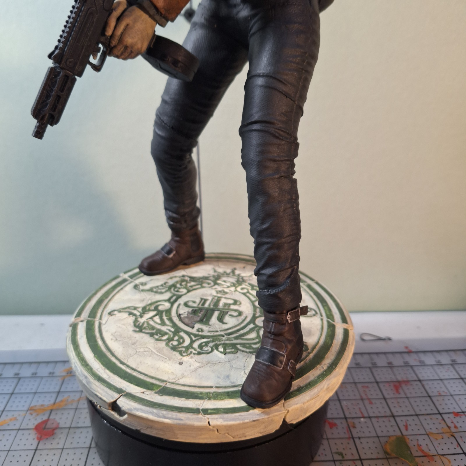 Grace Ashcroft Figurine Resident Evil Hand Painted Model / DIY Kit 11 pcs