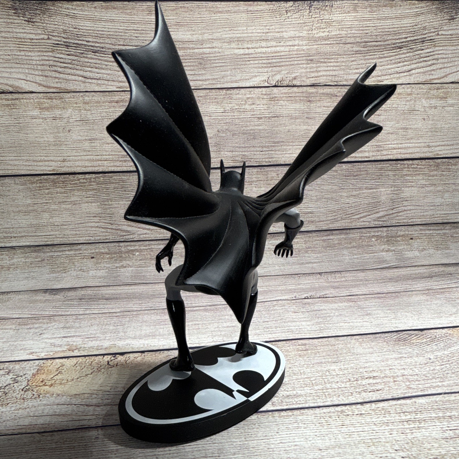 DC Direct Batman Black & White Bob Kane Statue 2008 696/3000