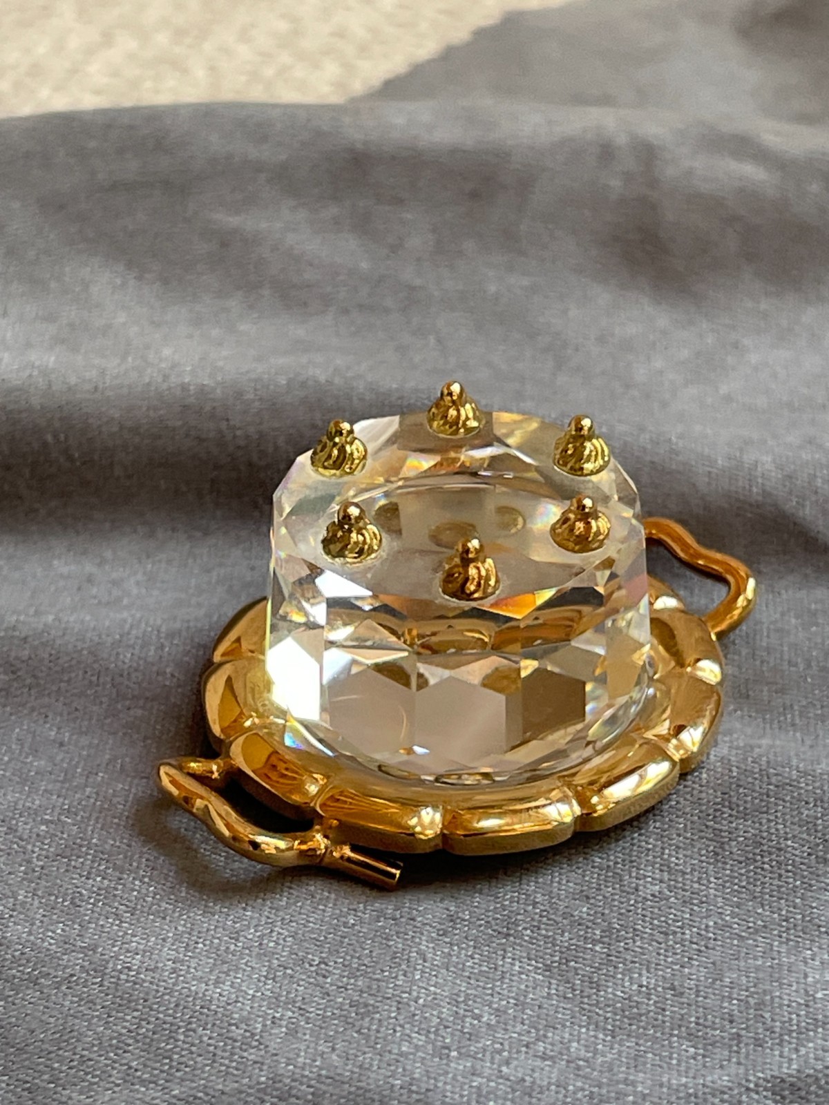RETIRED SWAROVSKI CRYSTAL MEMORIES BIRTHDAY CAKE & GOLD-PLATED TRAY NO BOX NICE