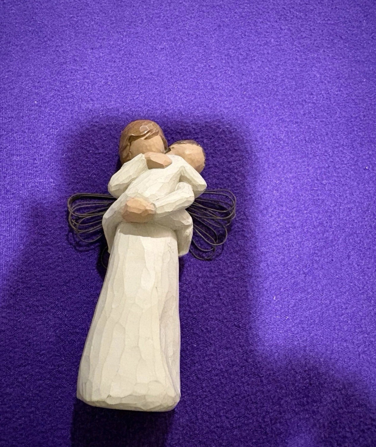 Willow Tree 5.5″ Angel’s Embrace 2002 Susan Lordi Demdaco Angel w/Baby Figurine