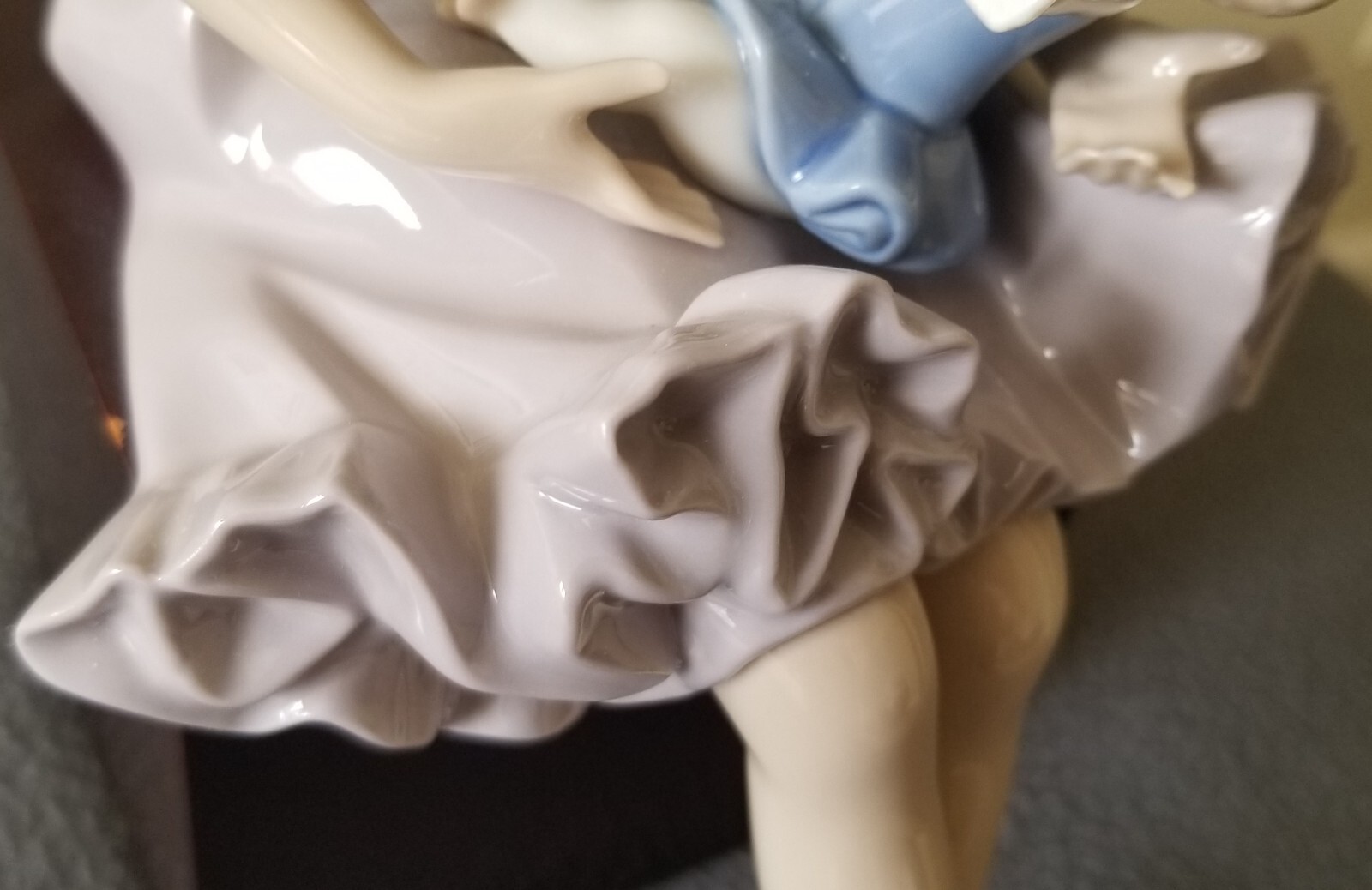 Lladro “Putting Her Doll to Sleep” #1379, Porcelain, Vintage, Retired, pre-owned