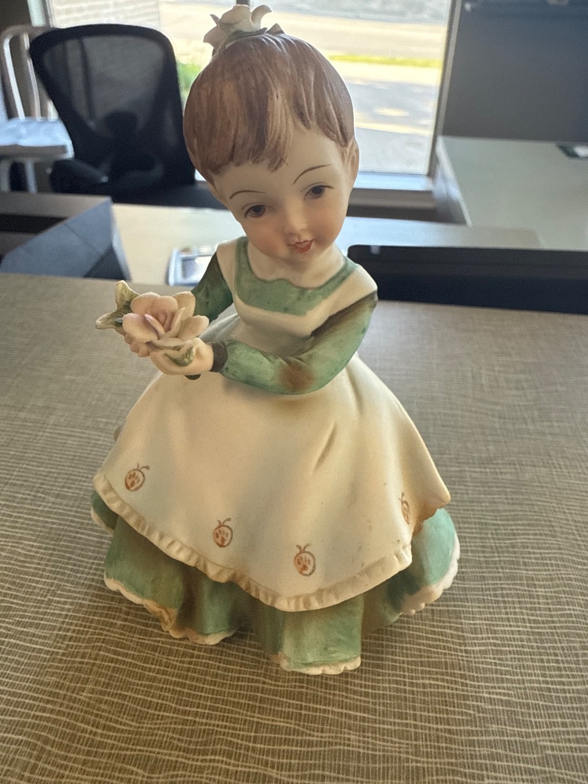 Lefton Vtg Figurine KW2817 Girl In Green Dress Apron w Strawberries Rose- FLAW!