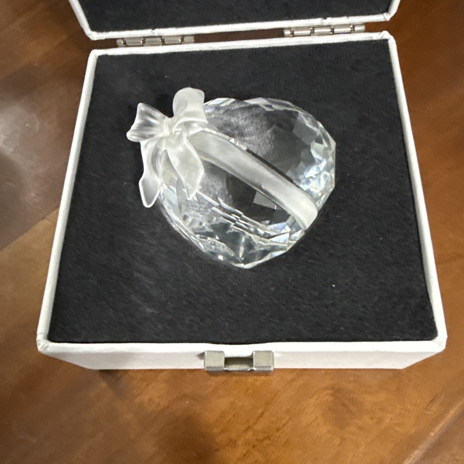 Swarovski Crystal ” exquisite accents” Heart Figurine with frosted bow in Box