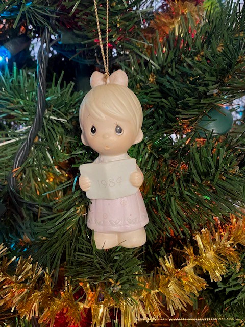 PRECIOUS MOMENTS E-5387 WISHING YOU A MERRY CHRISTMAS-Annual 1984 J&D-w/BOX