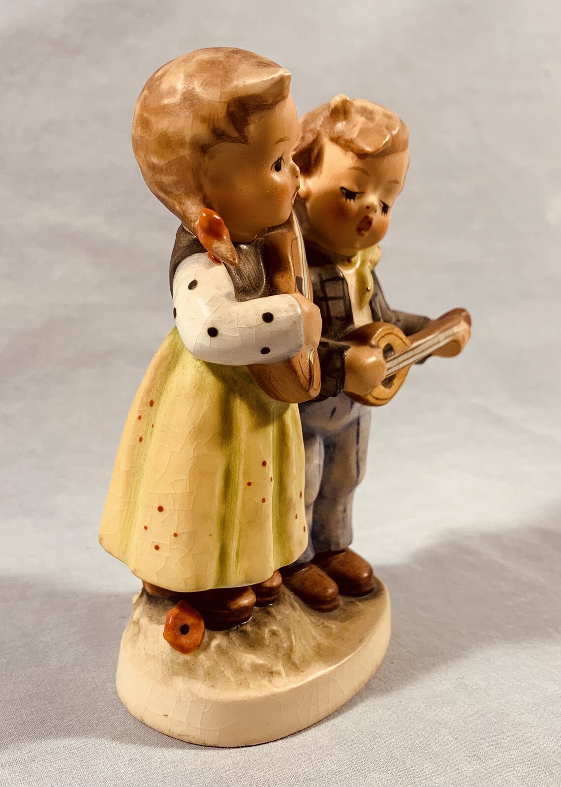 HUMMEL 150 2/0 HAPPY DAYS, Boy/Girl Playing Banjo/Guitar, W. Germany ’60-’72