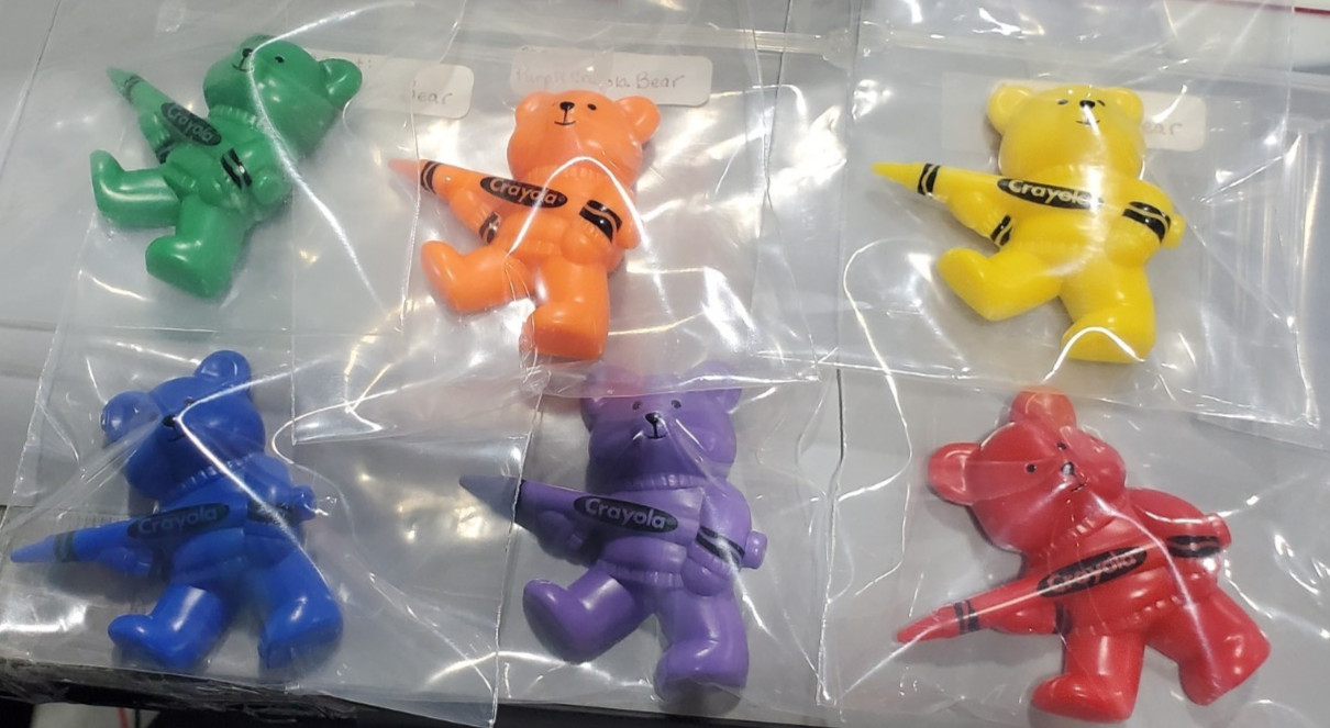 Hallmark Vintage Complete Set of Crayola Bear Magnets..SO CUTE!! Hard to find!