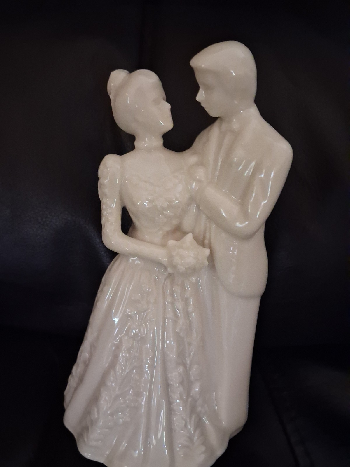 LENOX Made In USA WEDDING PROMISES COLLECTION – BRIDE & GROOM Figurine Ivory B27