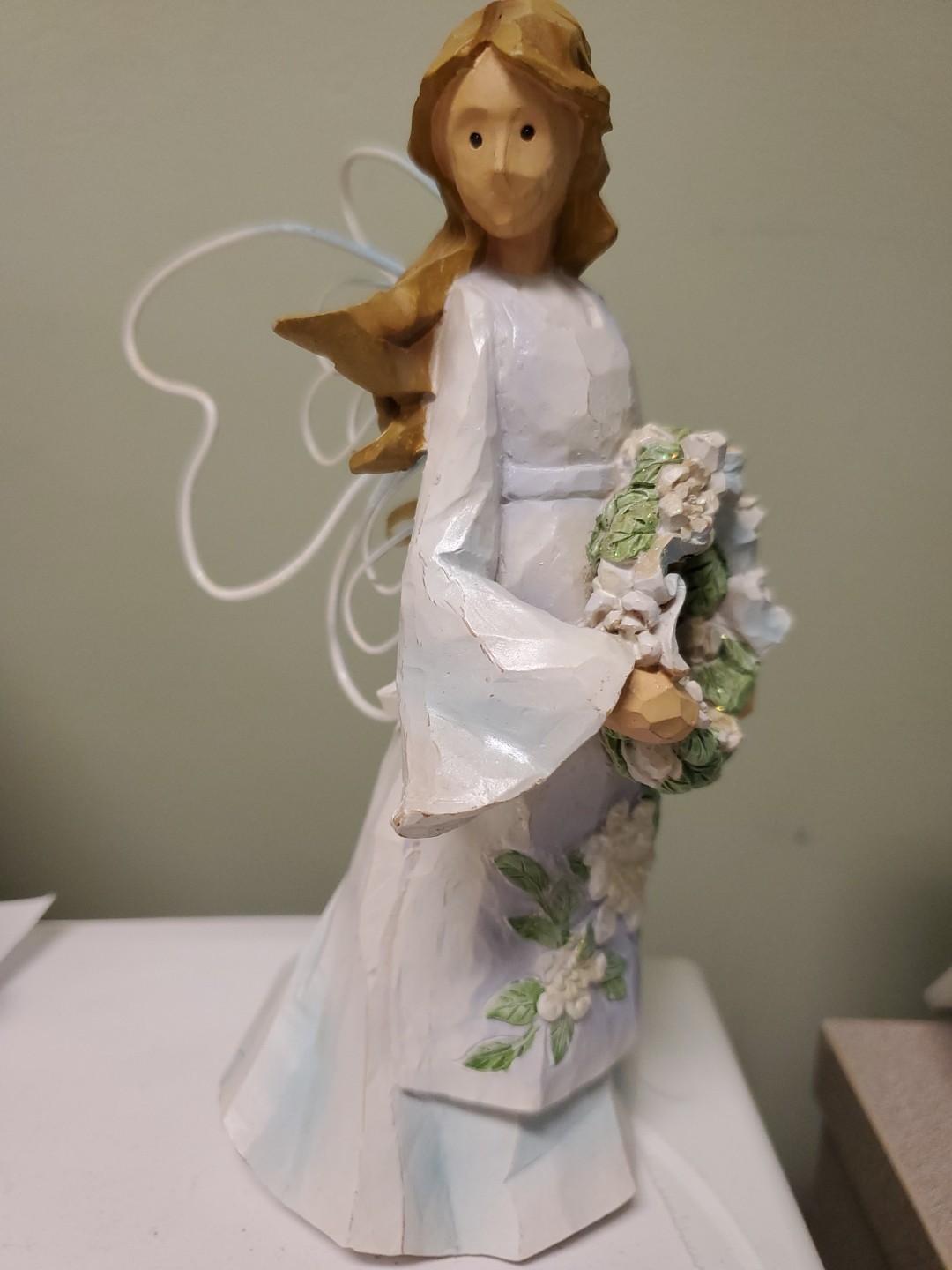 Angel Accents By Roman Inc. 7″ Tall, Holding a wreath of flowers, 2001 9A
