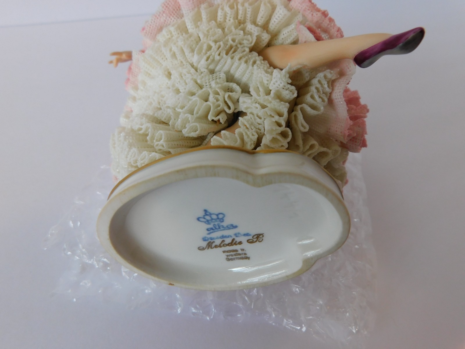 STUNNING ANTIQUE DRESDEN FIGURINE PORCELAIN LACE – BALLERINA / DANCER – GERMANY