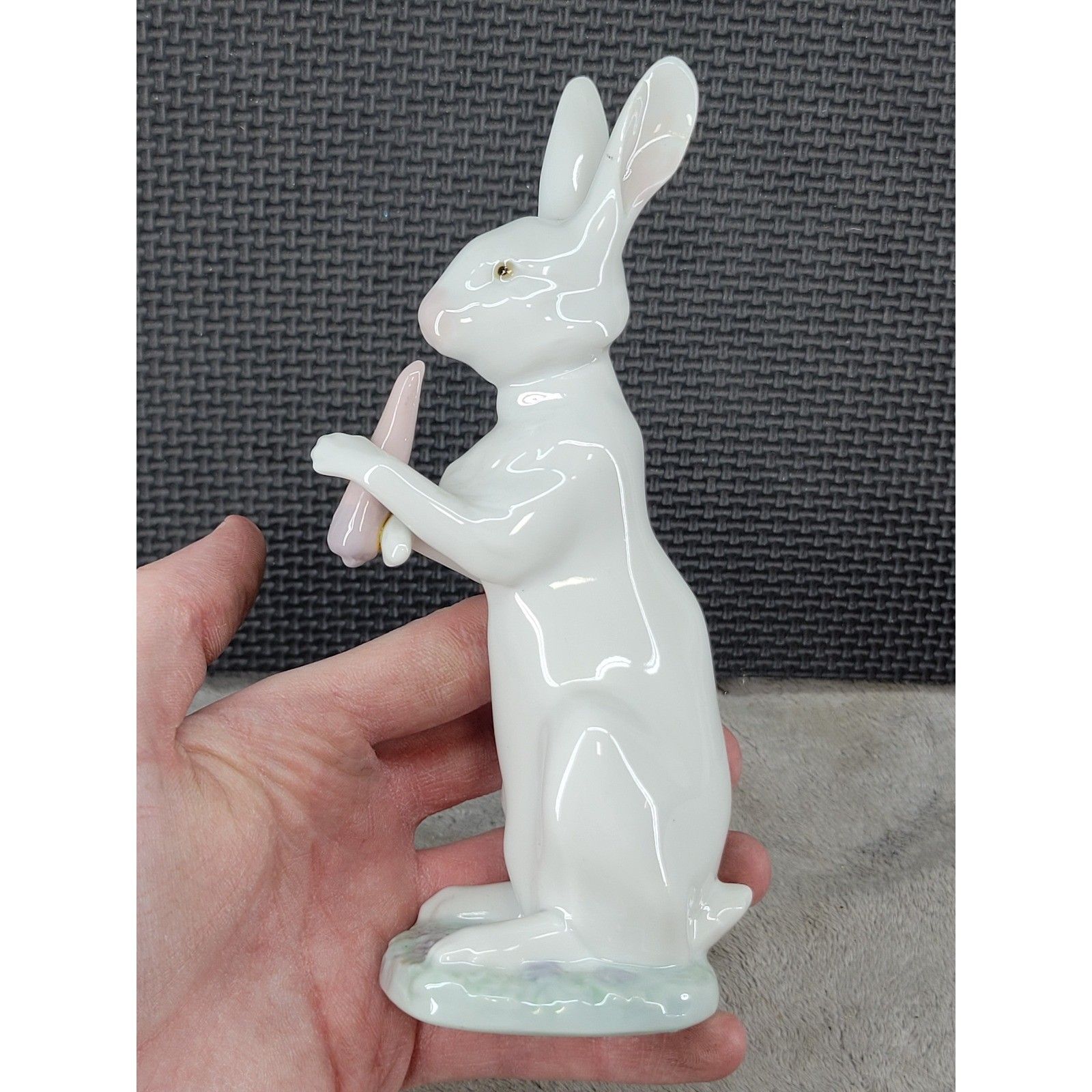 Lladro 5889 Bunny Hug Porcelain Figurine Rabbit with Carrot Spain Glossy 7″
