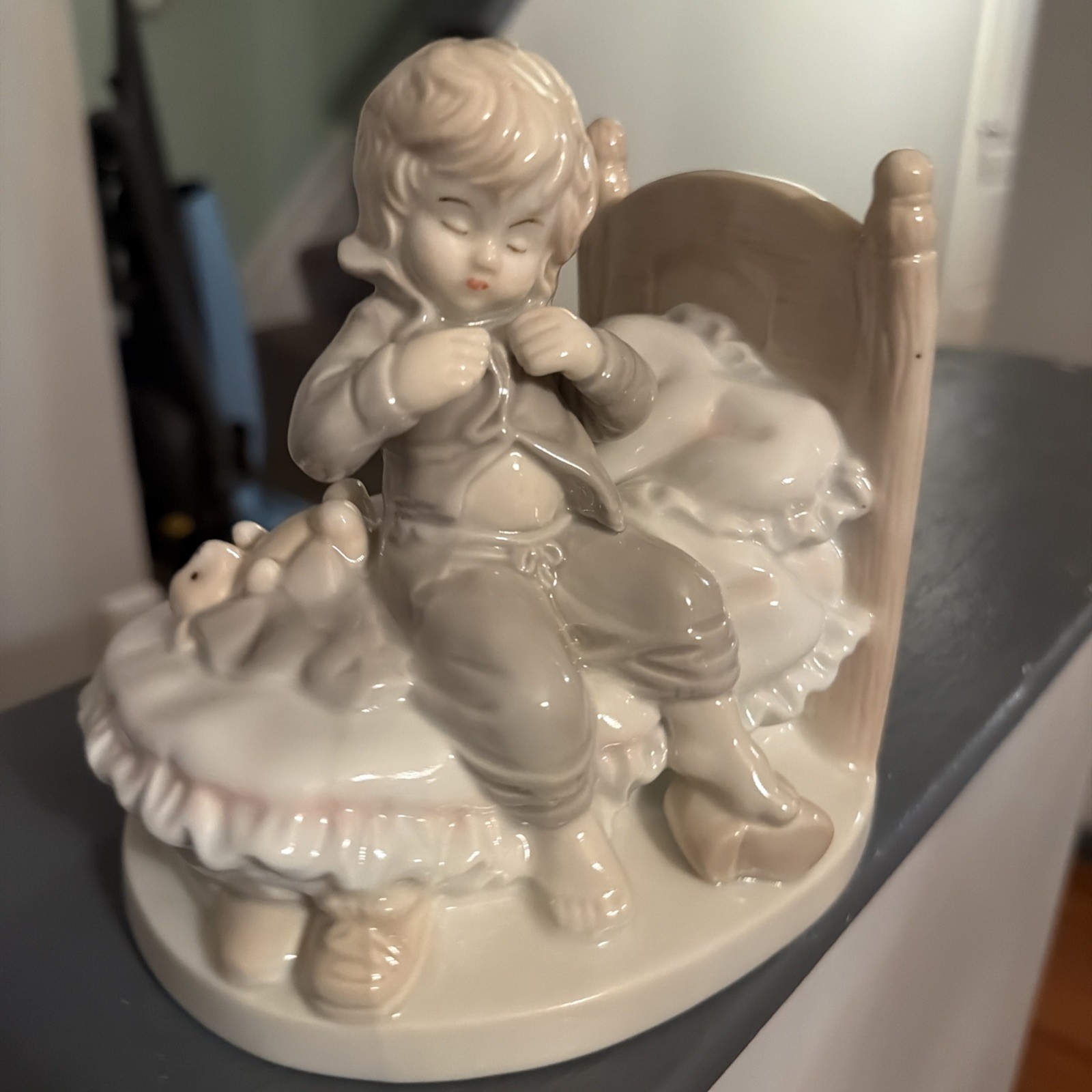Dolfi Pictura Graphics Figurine Bookend Lisi Martin Child Going to Bed New
