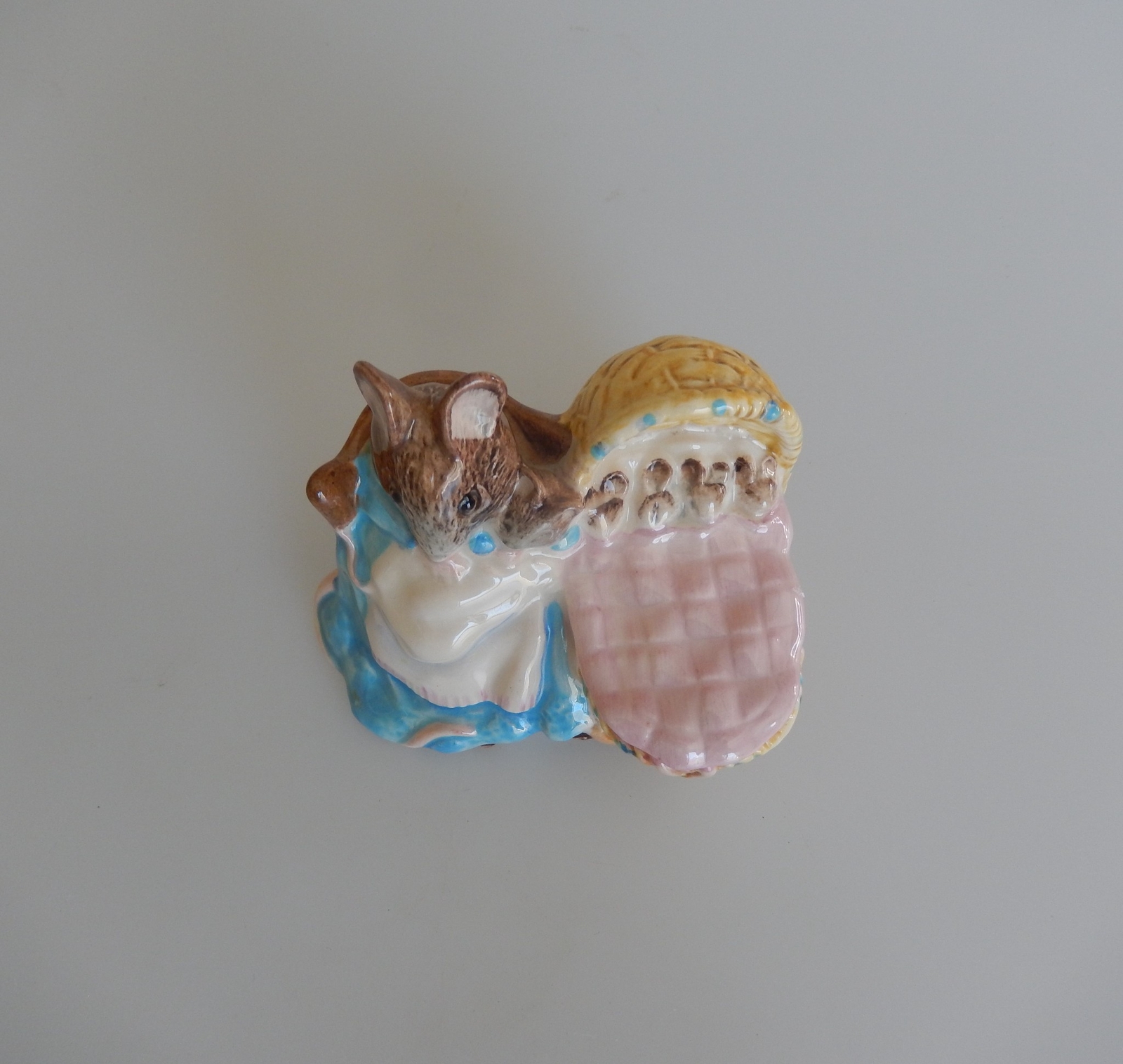 Beatrix Potter HUNCA MUNCA Mouse with Babies Figurine BP-3C Stamp
