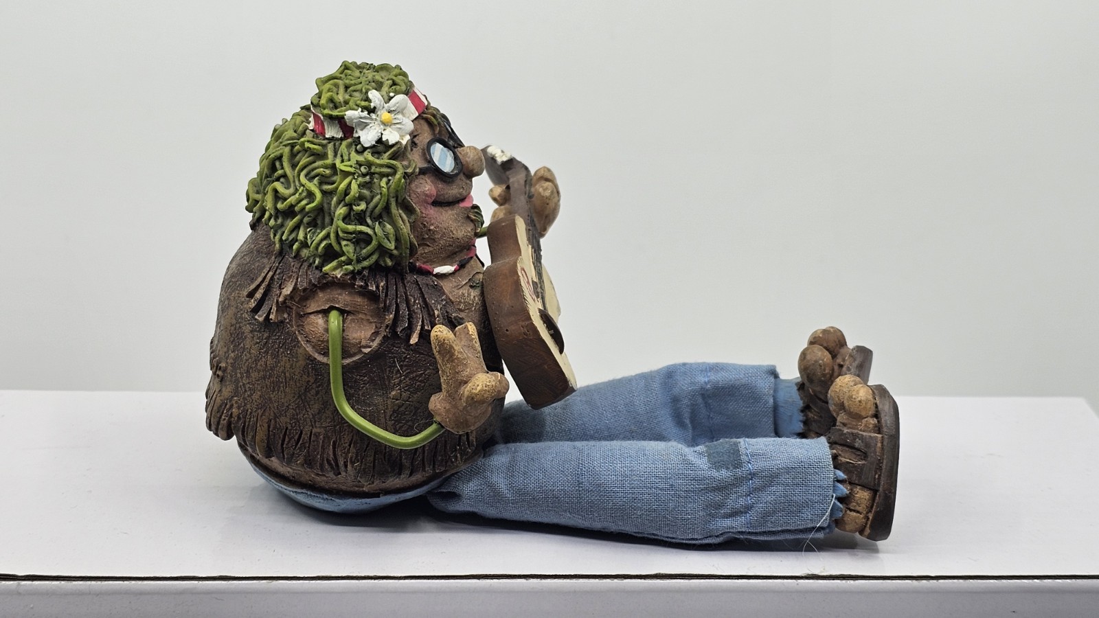 2006 WMG Anthropomorphic Hippie Guitar Player Musician Shelf Sitter Potato