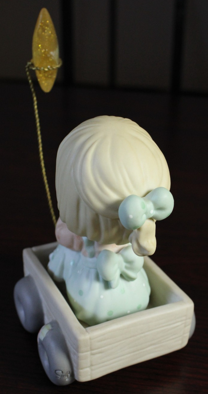Retired Precious Moments’Wishing You A World Of Peace” 1999 Symbol Of Membership