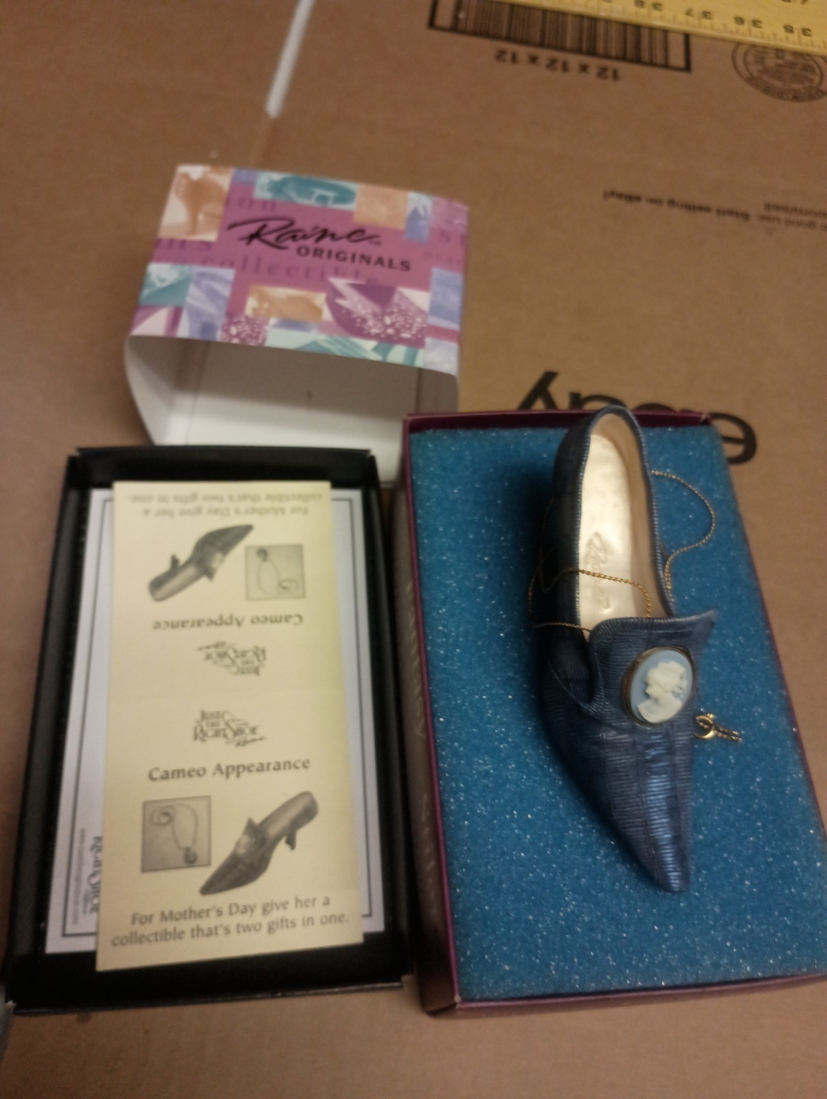 Just The Right Shoe by Raine “Cameo Appearance” 25219 #142.