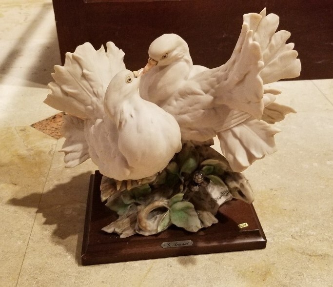 Giuseppe Armani Capodimonte Italy Love Doves / Pigeons Figurine Sculpture