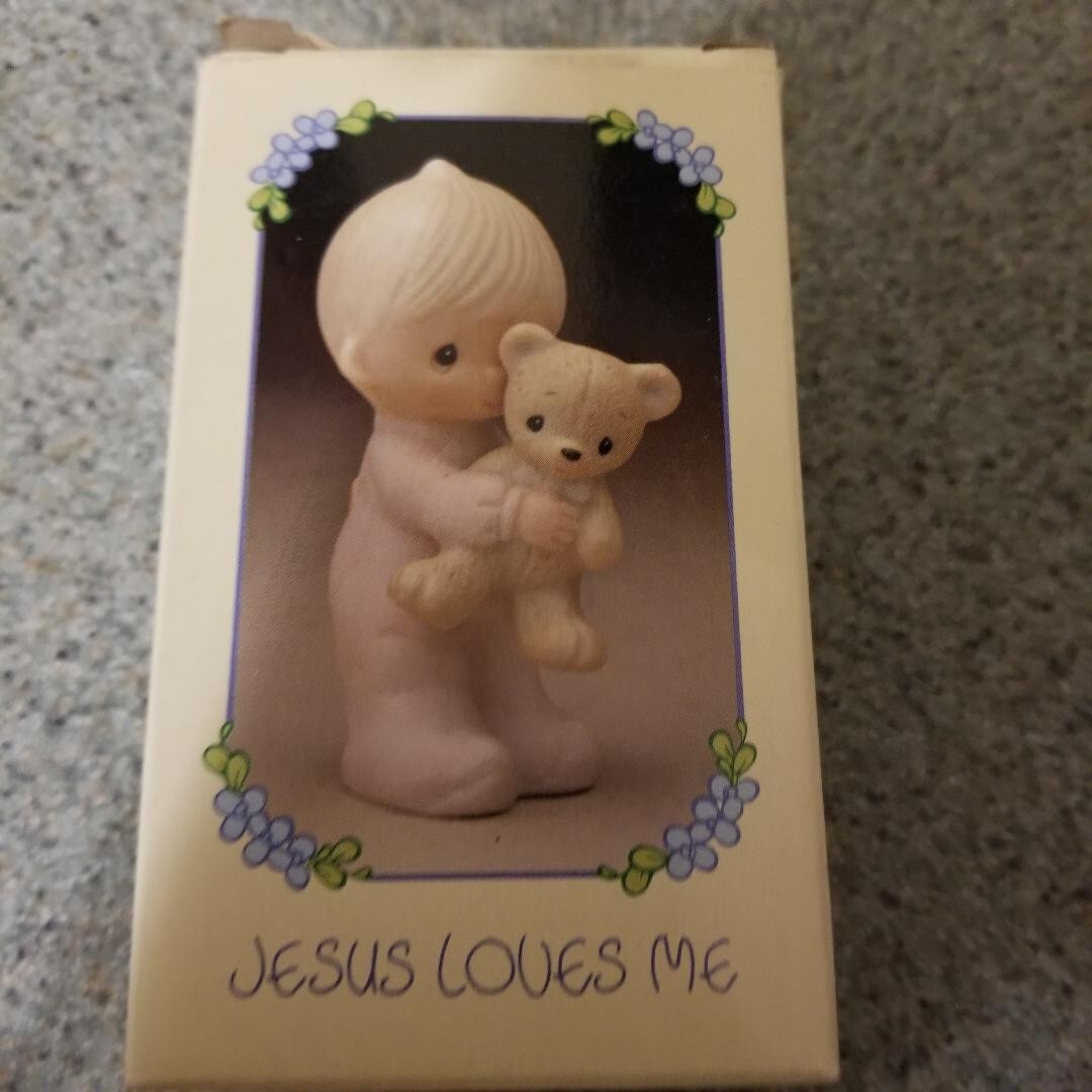 Precious Moments “Jesus Loves Me” E-9278 Figurine 1982