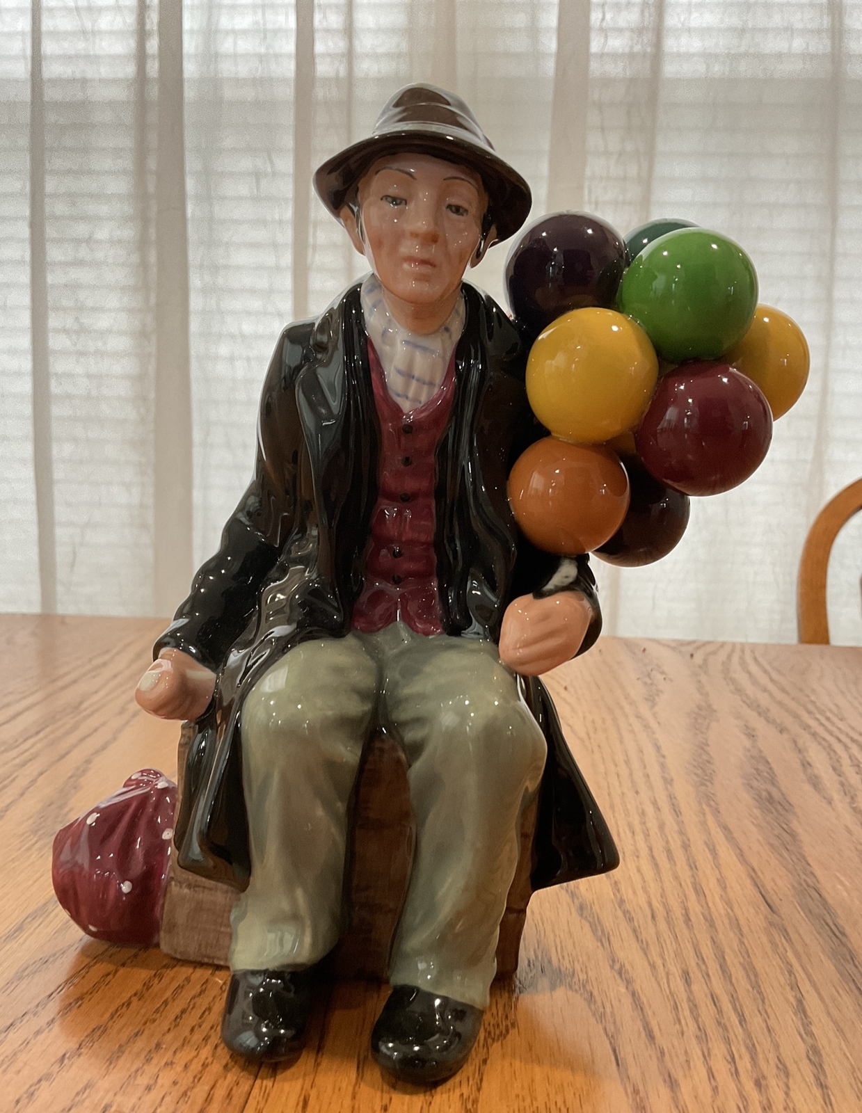 Royal Doulton “The Balloon Man” Figurine/Sculpture Marked HN 1954 6” Tall