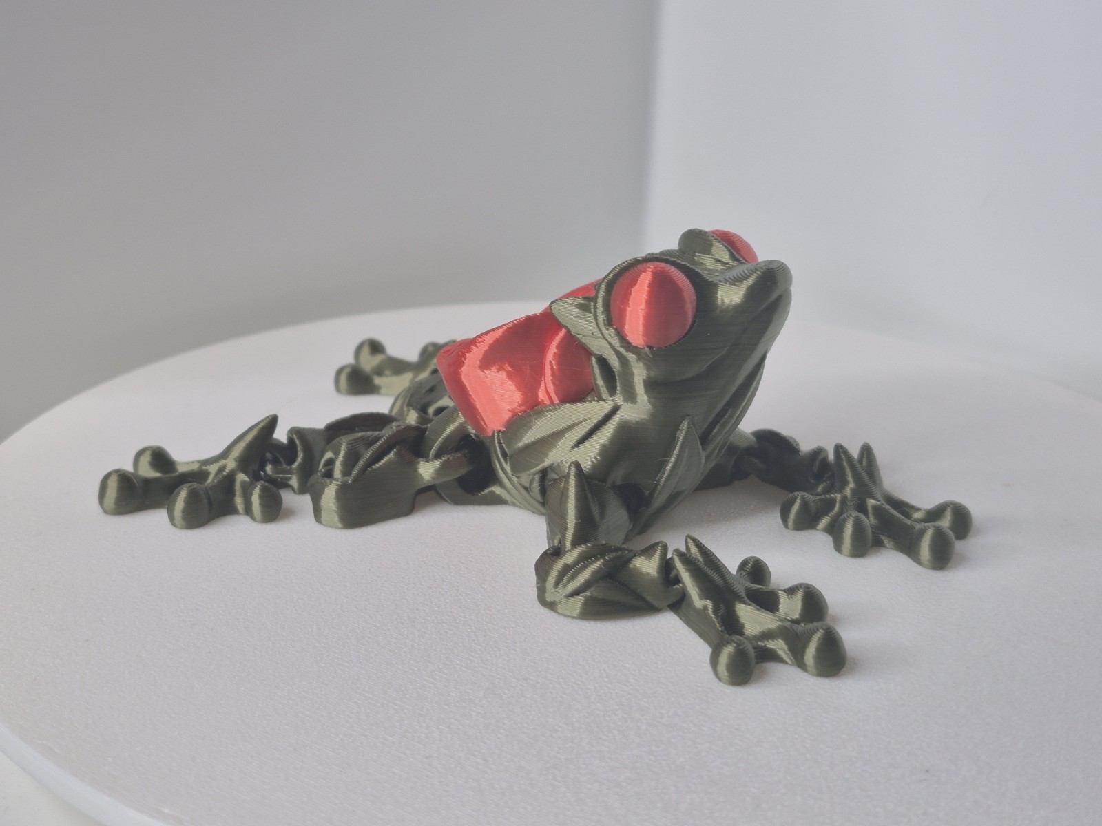 3D Printed Shimmering Rose Frog Articulated Poseable Figurine Red Rose Detail
