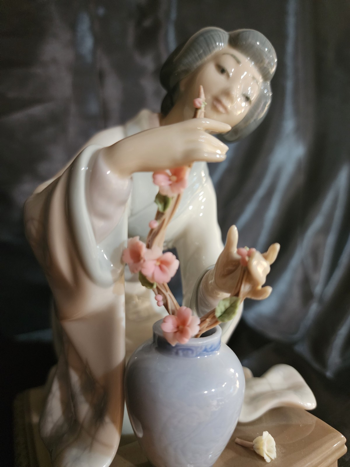 Vintage Lladro “Geisha Flower Arranger” Figurine #4840 (2)